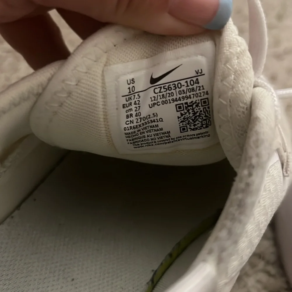 NIKE REPOSTO WHITE RUNNING SHOES